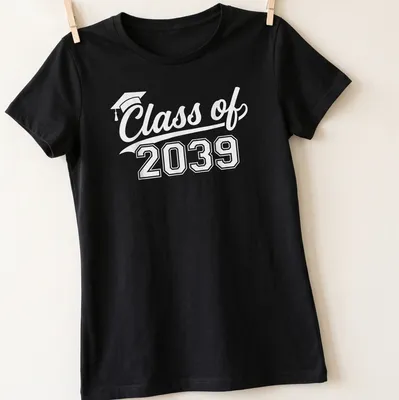 Sporty first day of school T-shirt with graduation cap and Class of 2039 — printed on a women's shirt